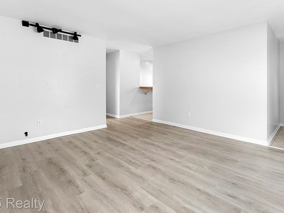 1681 Marion Ave, photo 4