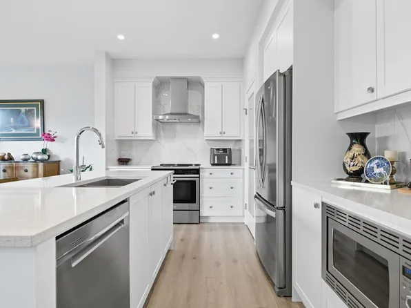 2631 Donaghey Cres SW, Edmonton, AB T6W 4T2