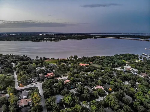 121 Lake Vis W Photo 1