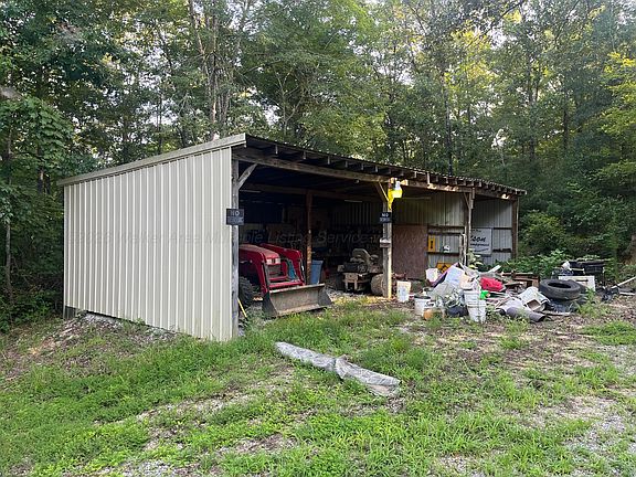 5th image of 1001 Rose Hill Rd