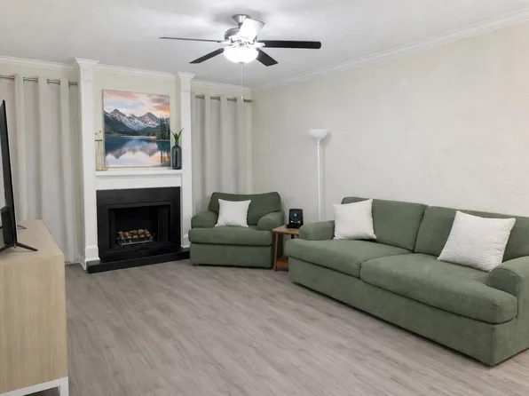 10049 Westpark Dr APT 111, Houston, TX 77042