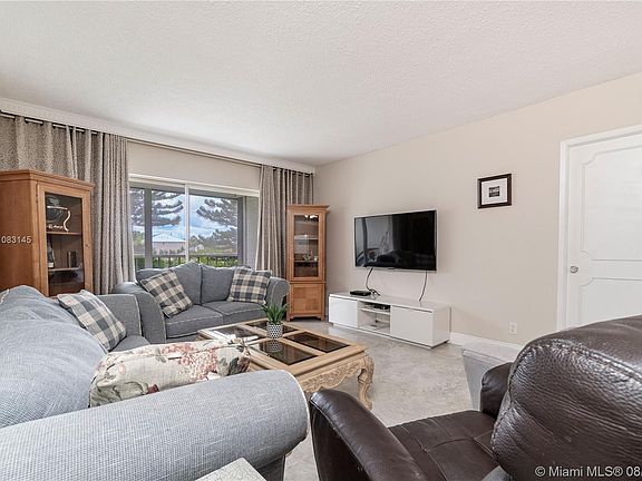 3rd image of 1000 Hillcrest Ct APT 206