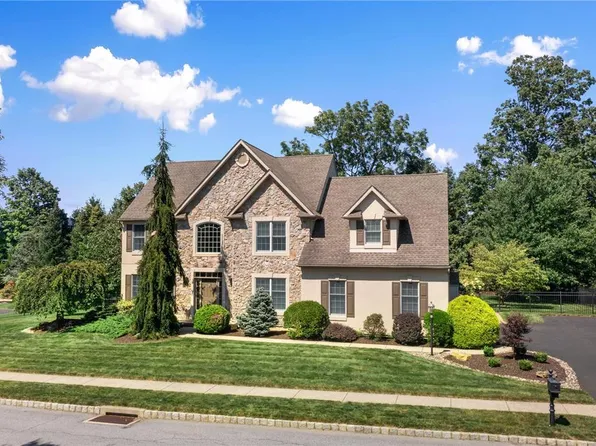 3315 Bay Hill Dr N, Center Valley, PA 18034