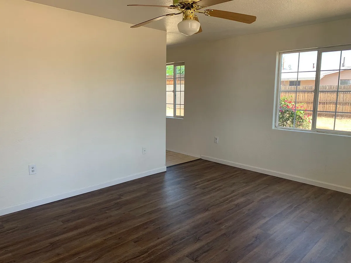 Building Photo - 502 N 97th Pl