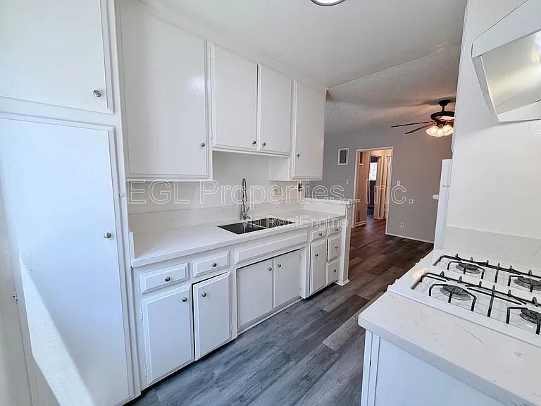 362 N San Vicente Blvd #D — Photo 4