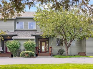 987 Golden Pheasant Dr, Redmond, OR 97756