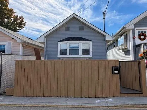 46 Seafoam St, Staten Island, NY 10306