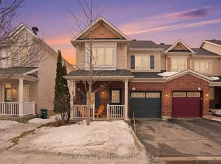 208 Aquilo Cres, Ottawa, ON K2S 0L8