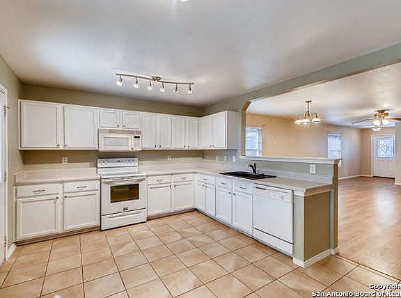 4th image of 12514 Carriage Blvd