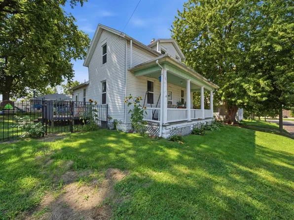 912 Margaret St, Pekin, IL 61554