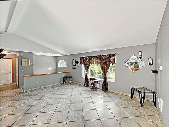 4th image of 721 E Lakeshore Drive E