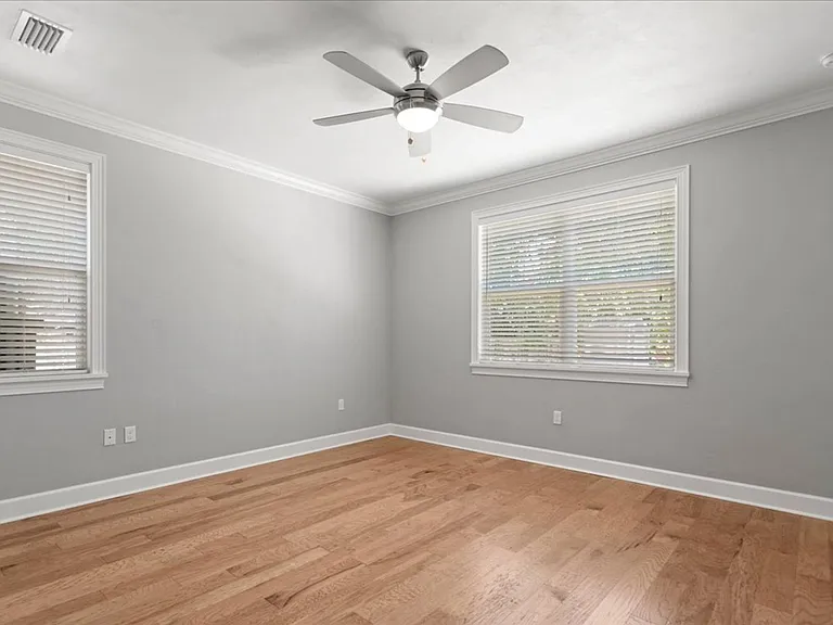 619 NW 3rd St — Photo 11