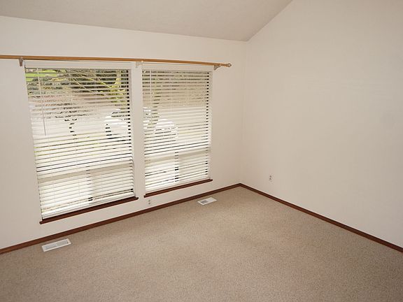 5th image of 1320 Oak Ter