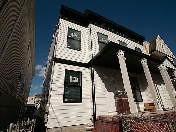 3rd image of 94 Astor Pl