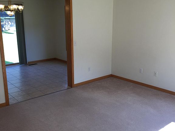 5th image of 2211 Joshua St