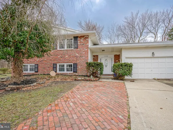 530 Charleston Ct, Mount Laurel, NJ 08054