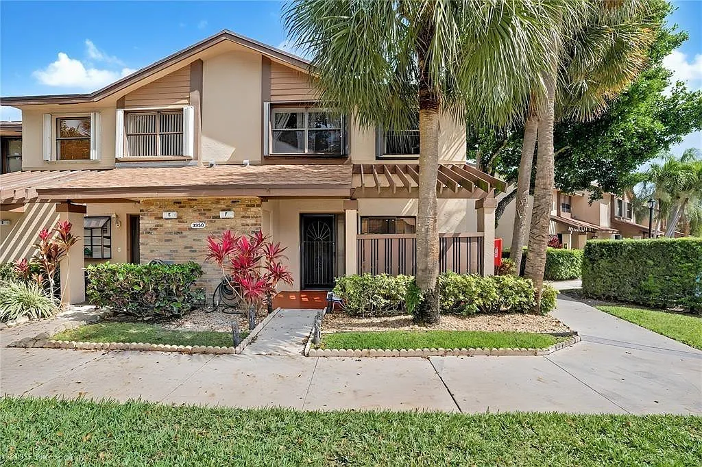 Photo 1 of 16 - 3950 Cocoplum Cir #F - Coconut Creek, FL Primary Photo - 3950 Cocoplum Cir #F