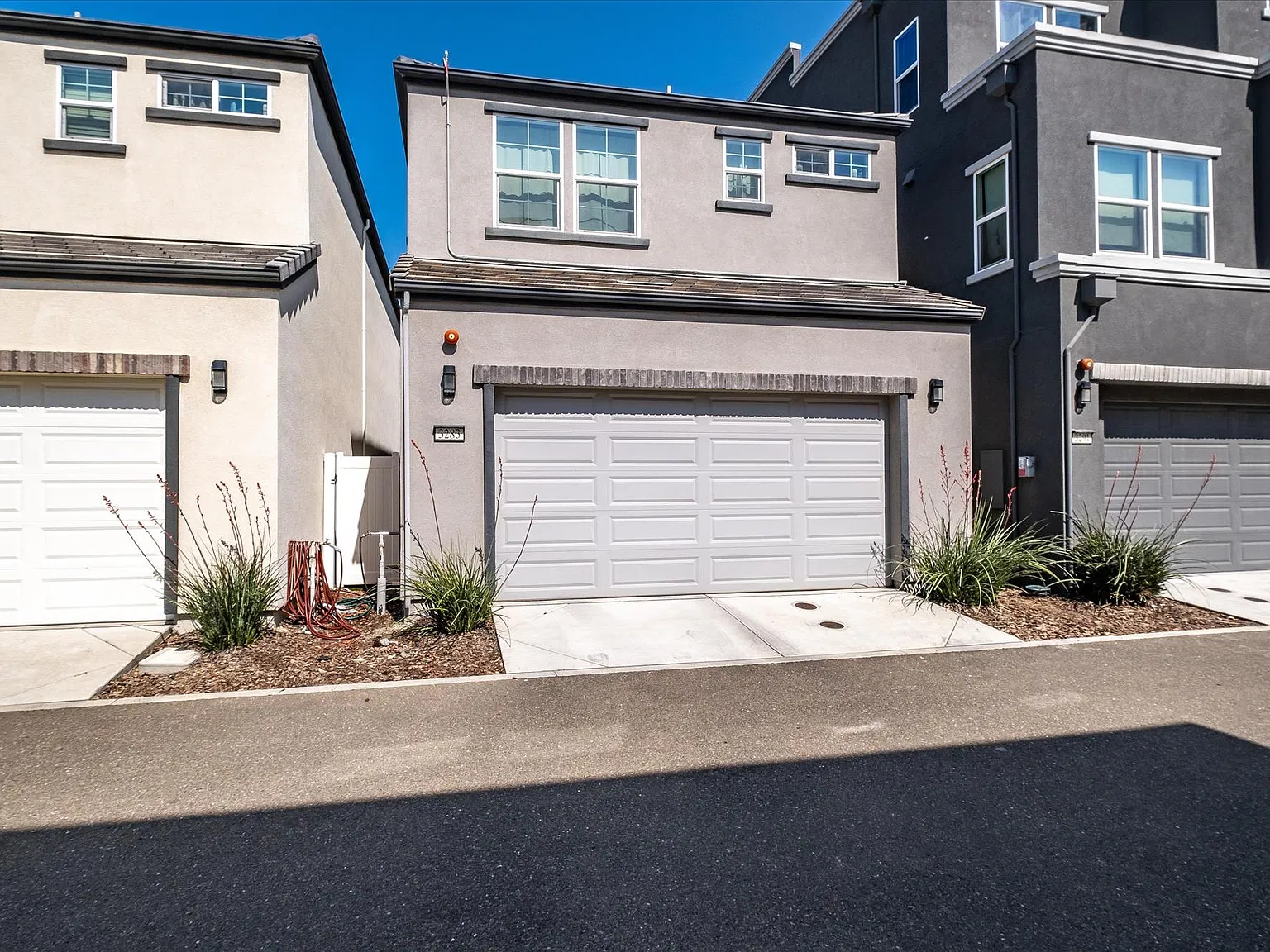 3 bed, 1800 sqft, $2,595 — Photo 2