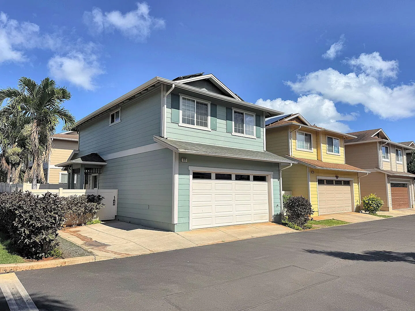 Ewa Beach 3BR/2.5BA Home w/ 2-Car Garage, Central A/C & Washer/Dryer — Photo 1