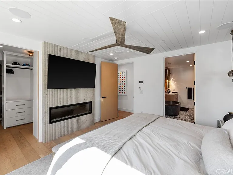 2200 The Strand #A — Photo 18