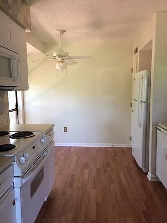 2nd image of 7914 Greenside Ct