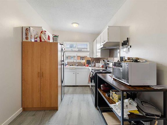5th image of 11268 6th St SW