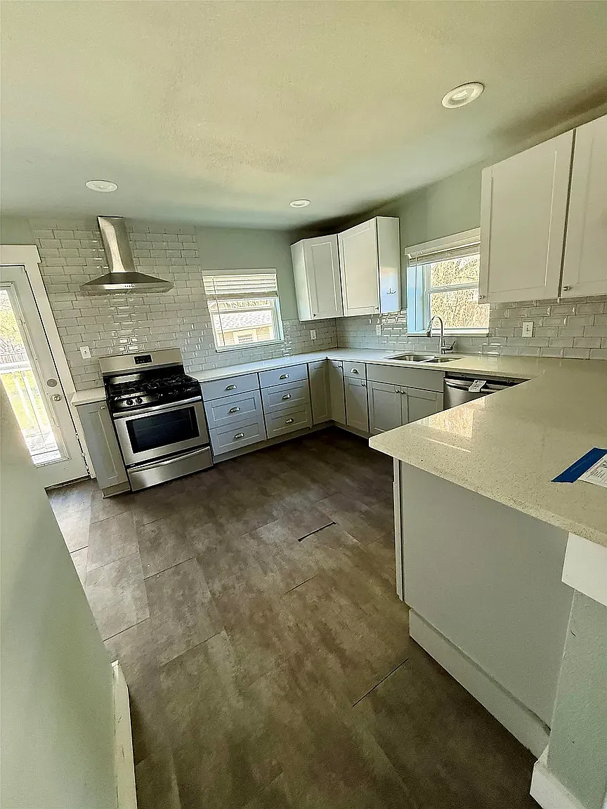 619 Wood St — Photo 4