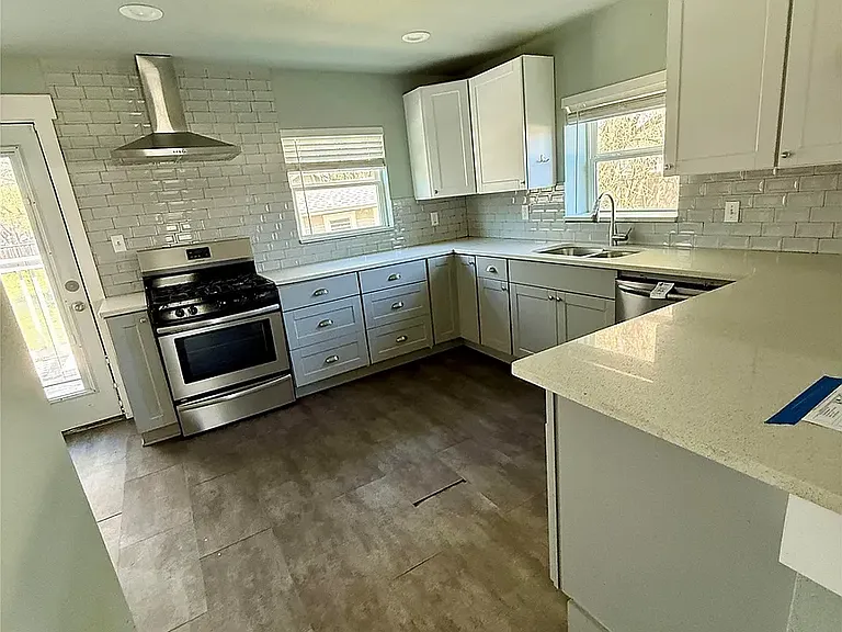 619 Wood St — Photo 4