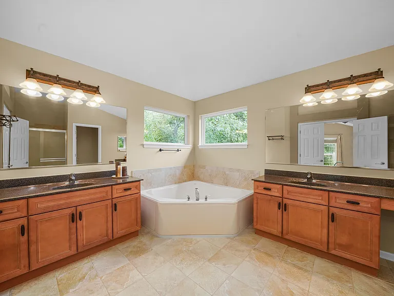 5670 Brentwood Dr — Photo 31