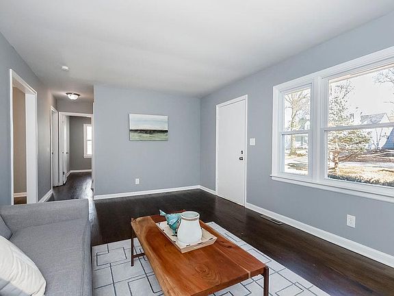 4th image of 9026 Holly St