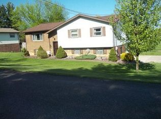 207 Heavilin Dr, Hopedale, OH 43976