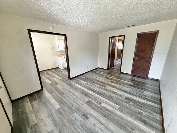 5th image of 101 SE 42nd St APT C
