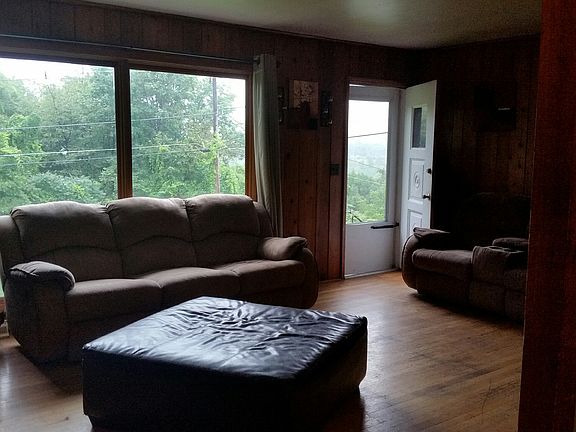 3rd image of 15 Carnation St