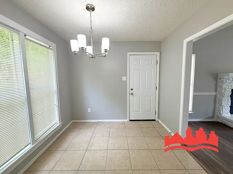504 Elmfield Cv — Photo 10
