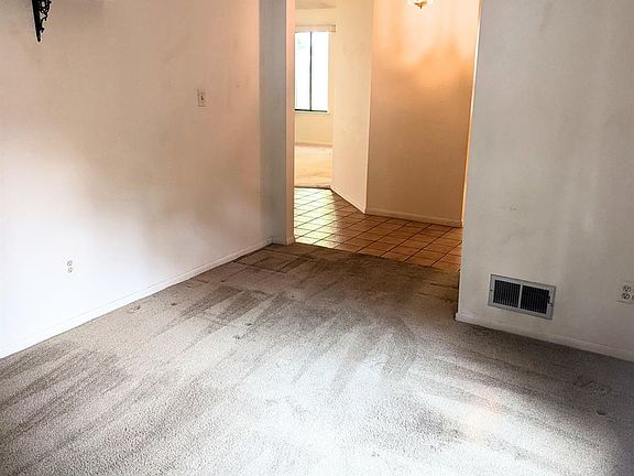 3rd image of 120 Park Gate Dr