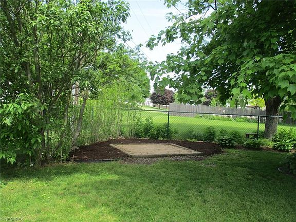 4th image of 256 Kent Cir NE
