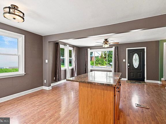 4th image of 1224 Old Ln