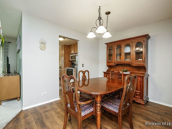5th image of 380 Heather Ct APT A1