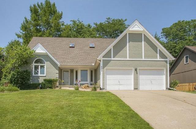1st image of 600 NE Victoria Dr