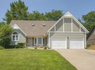 600 NE Victoria Dr, Lees Summit, MO 64086