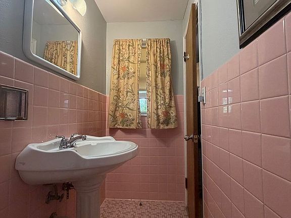 3rd image of 1225 Jefferson Ave #9