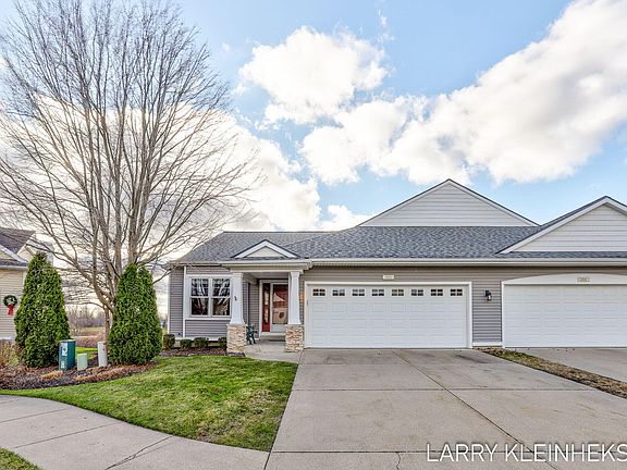 3rd image of 382 Troon Ct