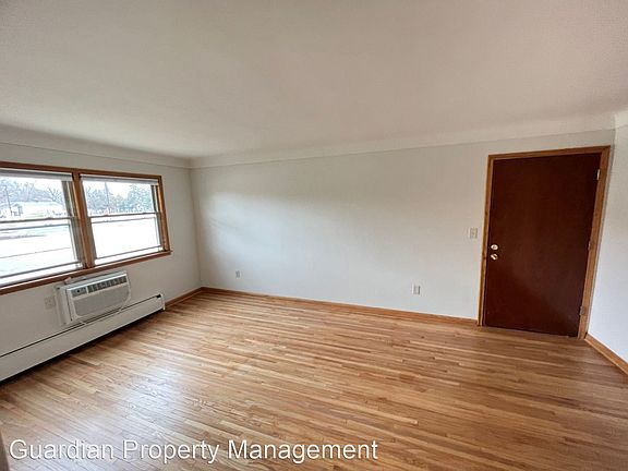 3rd image of 636 Larpenteur Ave W APT 7