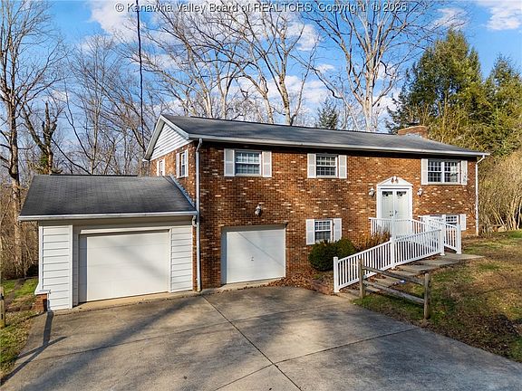 3rd image of 795 Echo Rd