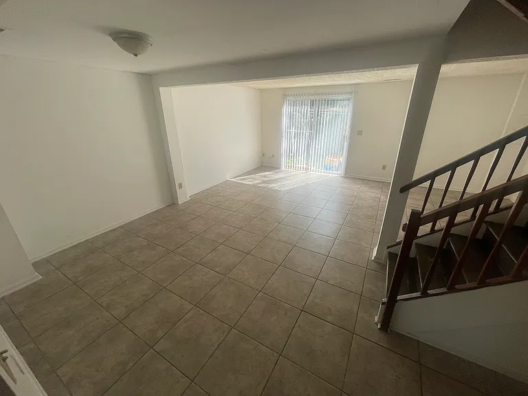 9600 Vinca Cir — Photo 2