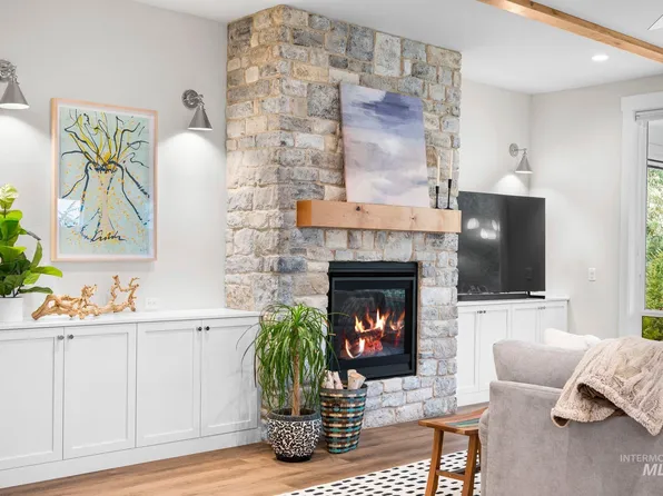 6334 Chateau Ct, Star, ID 83669