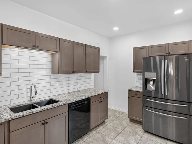 132 S Lincoln St — Photo 2