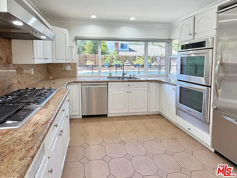 1615 Wellington Pl — Photo 14