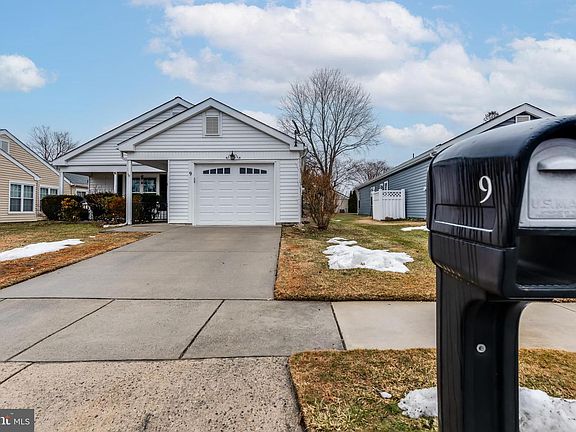 4th image of 9 Westminster Dr S