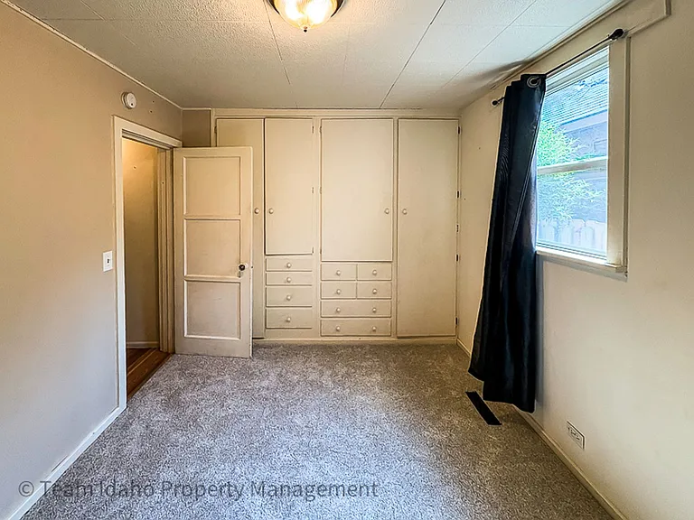 415 S Polk St — Photo 11